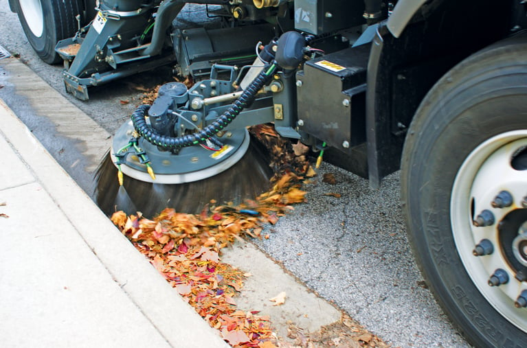 10 Steps to Effectively Sweep Leaves with a Crosswind Street Sweeper